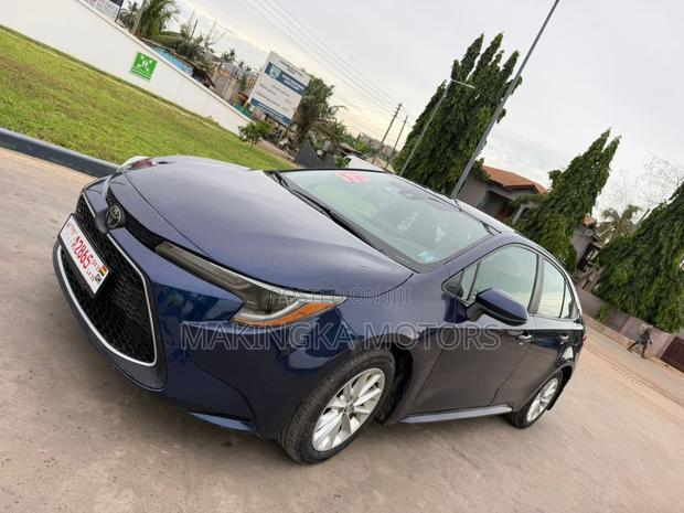 Toyota Corolla LE 2022 Blue