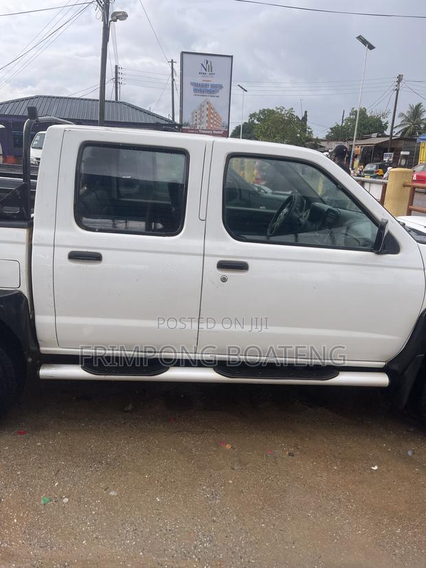 Nissan Hardbody 2012 White