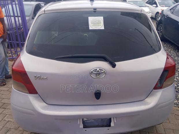 Toyota Vitz 2010 Silver