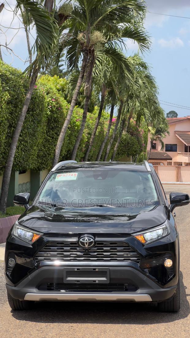 Toyota RAV4 XLE 2022 Black