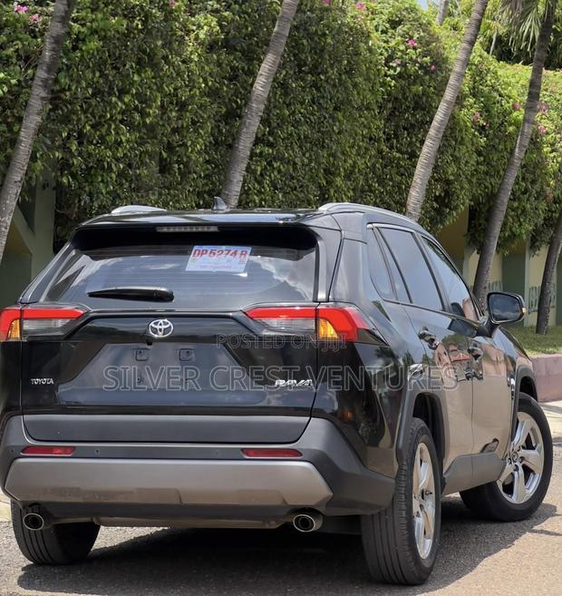 Toyota RAV4 XLE 2022 Black