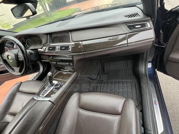 BMW 7 Series 750Li 4dr Sedan (4.4L 8cyl Turbo 8A) 2015 Blue
