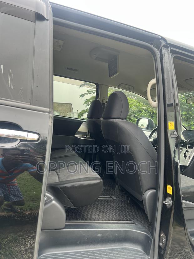 Toyota Voxy 2010 Black