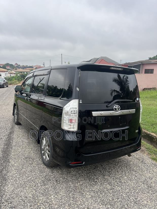 Toyota Voxy 2010 Black