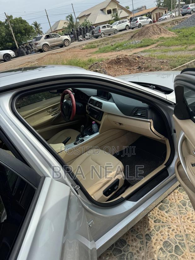 BMW 320i Sedan RWD 2014 Silver