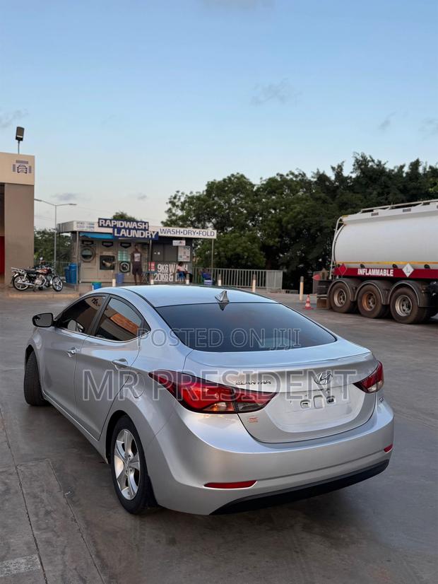 Hyundai Elantra SE Sedan FWD (1.8L 4cyl 6A) 2016 Gray