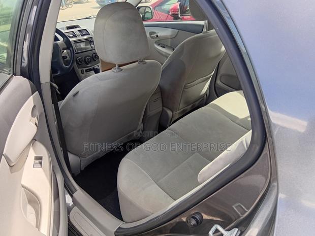Toyota Corolla LE 4dr Sedan (1.8L 4cyl 4A) 2013 Gray