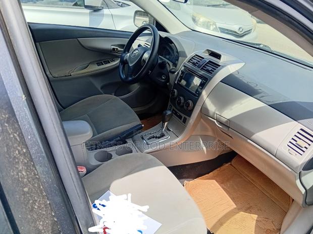 Toyota Corolla LE 4dr Sedan (1.8L 4cyl 4A) 2013 Gray