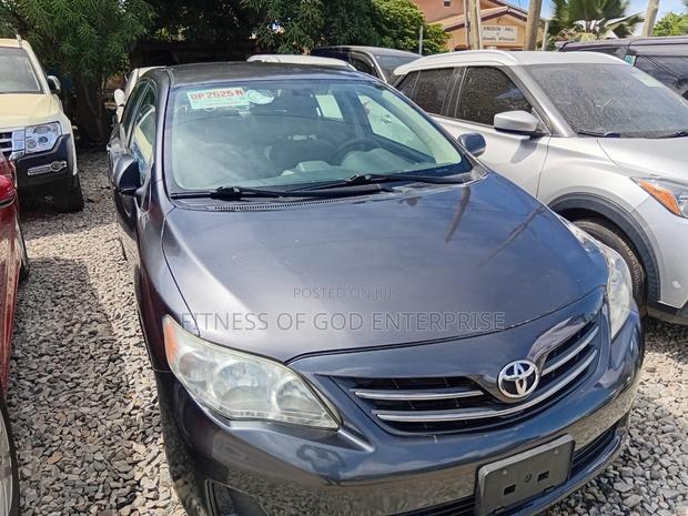 Toyota Corolla LE 4dr Sedan (1.8L 4cyl 4A) 2013 Gray