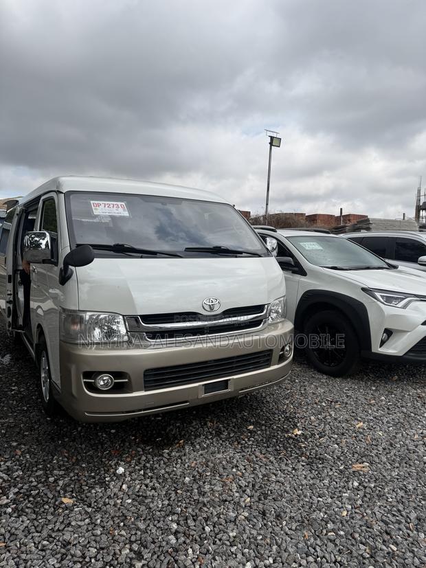 Toyota HiAce 2017 White