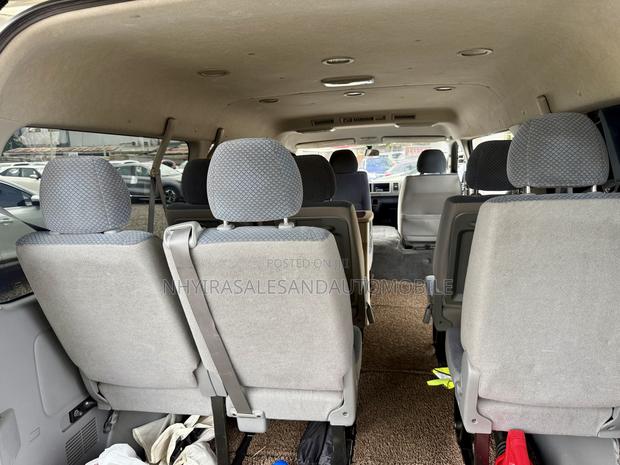Toyota HiAce 2017 White