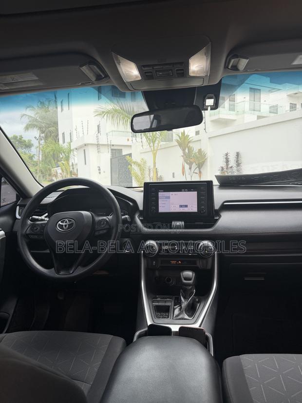 Toyota RAV4 XLE AWD 2019 Silver