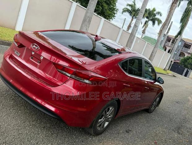 Hyundai Elantra SE Sedan FWD (2.0L 4cyl 6M) 2017 Beige