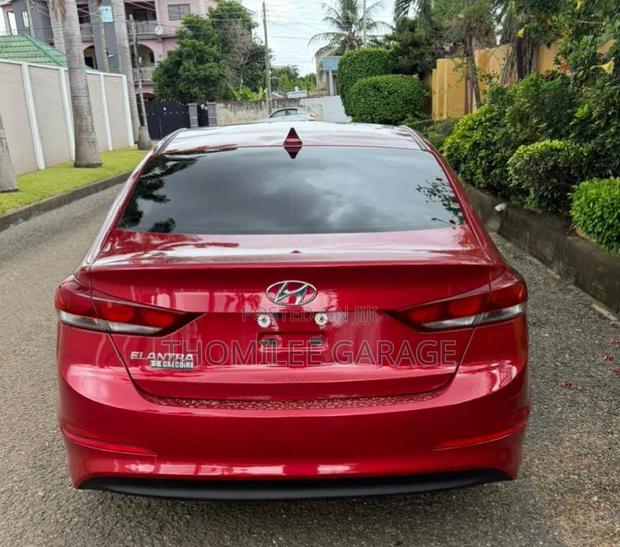 Hyundai Elantra SE Sedan FWD (2.0L 4cyl 6M) 2017 Beige