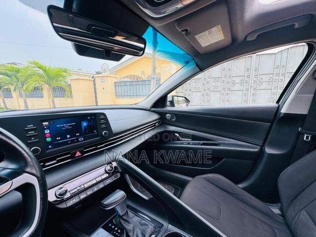 Hyundai Elantra SE 2021