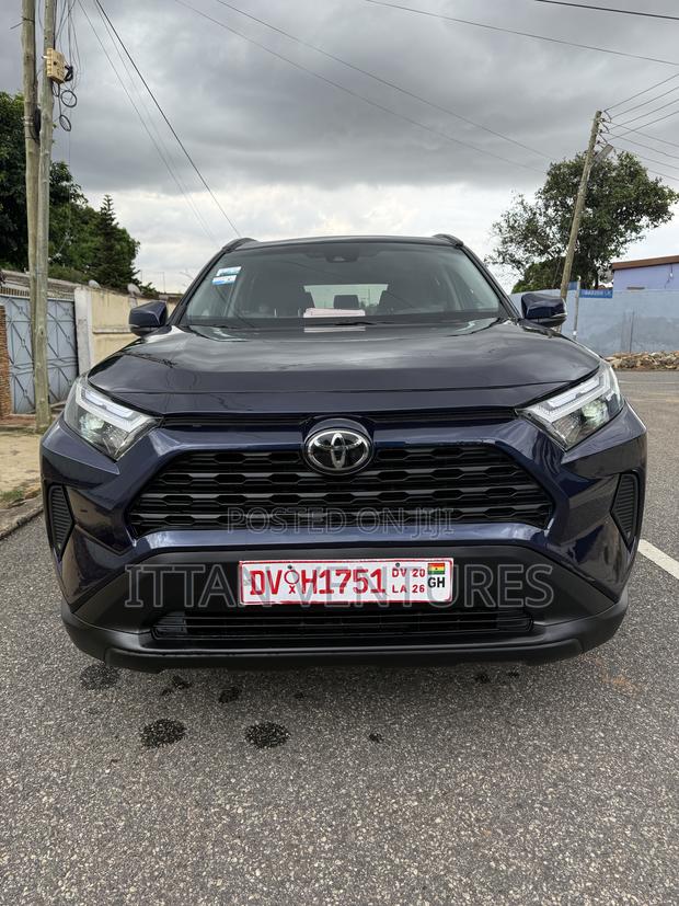 Toyota RAV4 XLE 2025 Blue