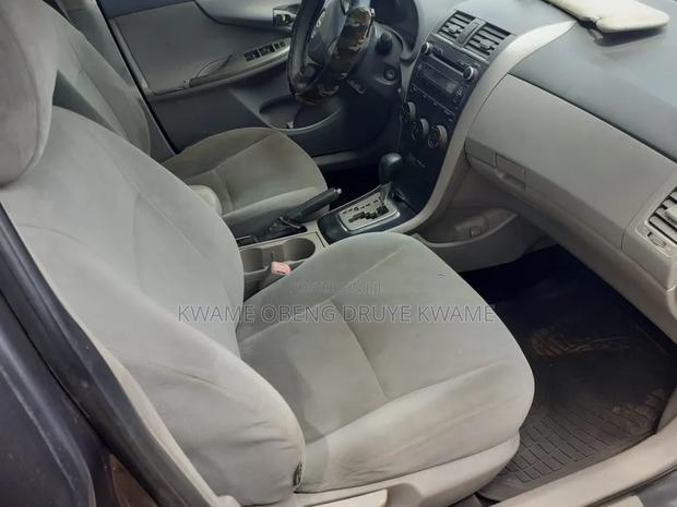 Toyota Corolla 2010 Gray