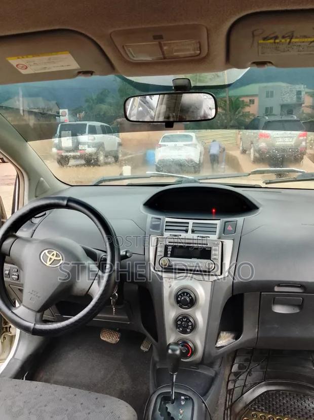 Toyota Vitz 2010
