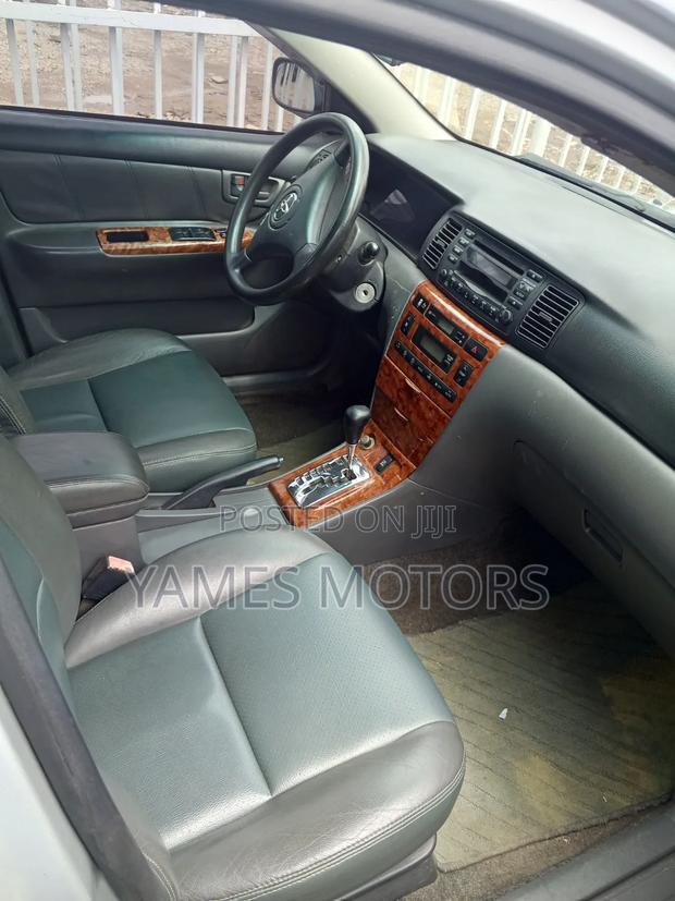 Toyota Corolla Base 4dr Sedan (1.8L 4cyl 5M) 2010 Silver