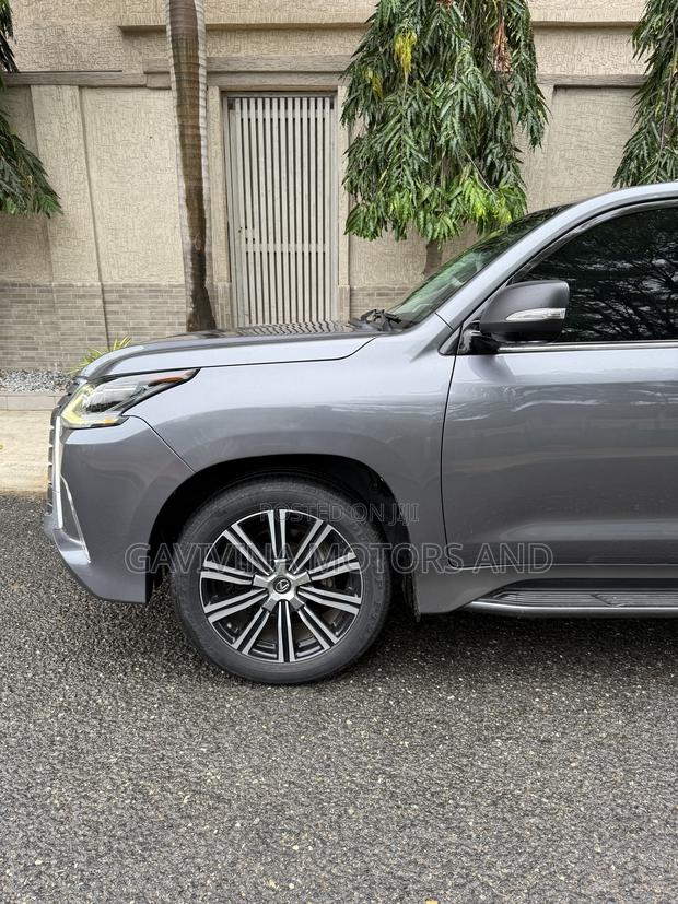 Lexus LX 570 AWD 2021 Silver