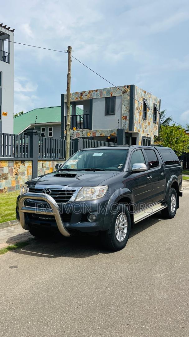 Toyota Hilux 2015 Gray