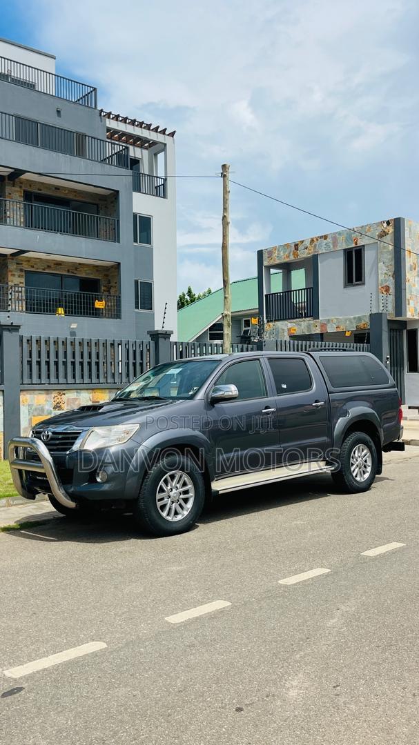 Toyota Hilux 2015 Gray