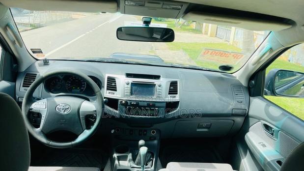 Toyota Hilux 2015 Gray