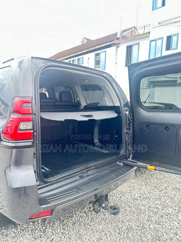 Toyota Land Cruiser Prado 2023 Gray
