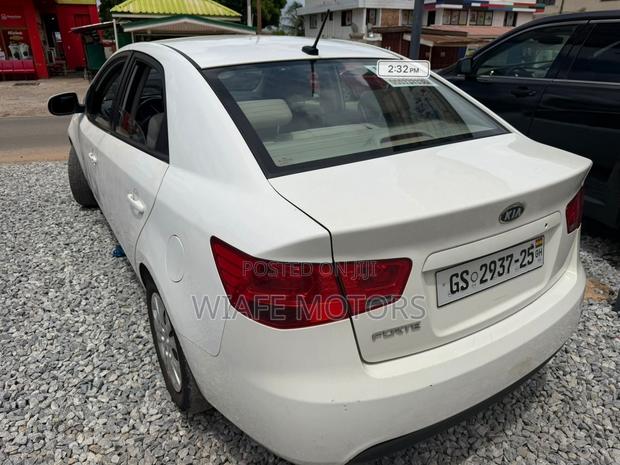 Kia Forte EX Sedan 2012 White