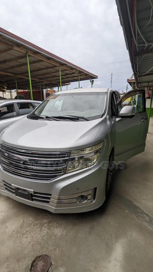Nissan Grand 2014 Silver