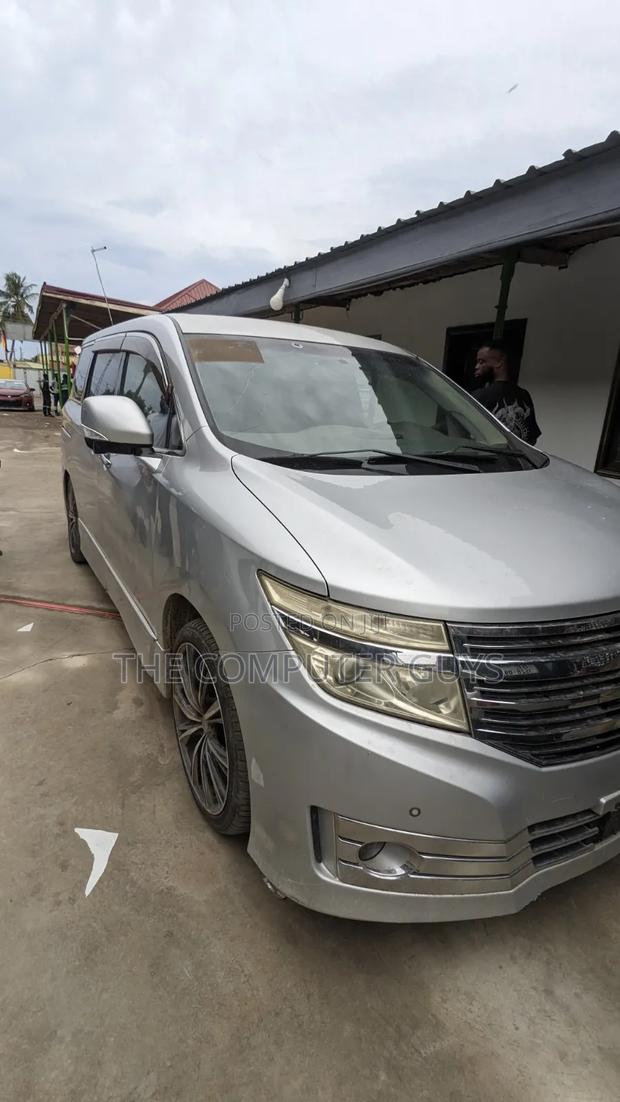 Nissan Grand 2014 Silver