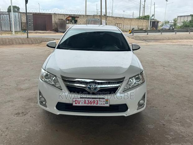Toyota Camry LE 4dr Sedan (2.5L 4cyl 6A) 2013 Pearl