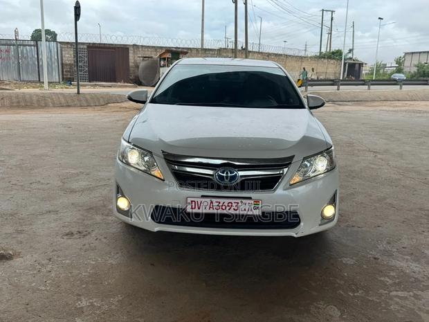 Toyota Camry LE 4dr Sedan (2.5L 4cyl 6A) 2013 Pearl