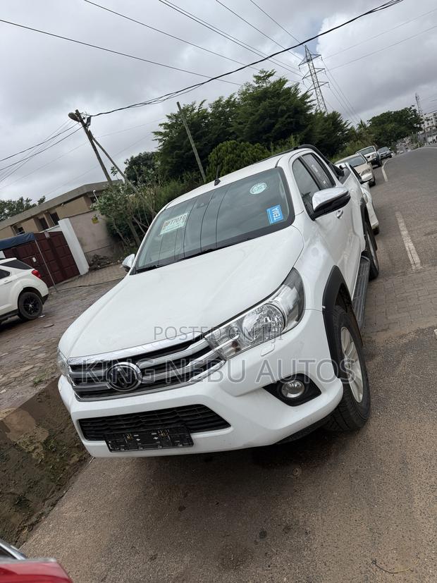Toyota Hilux Rugged X 4x4 2019 White