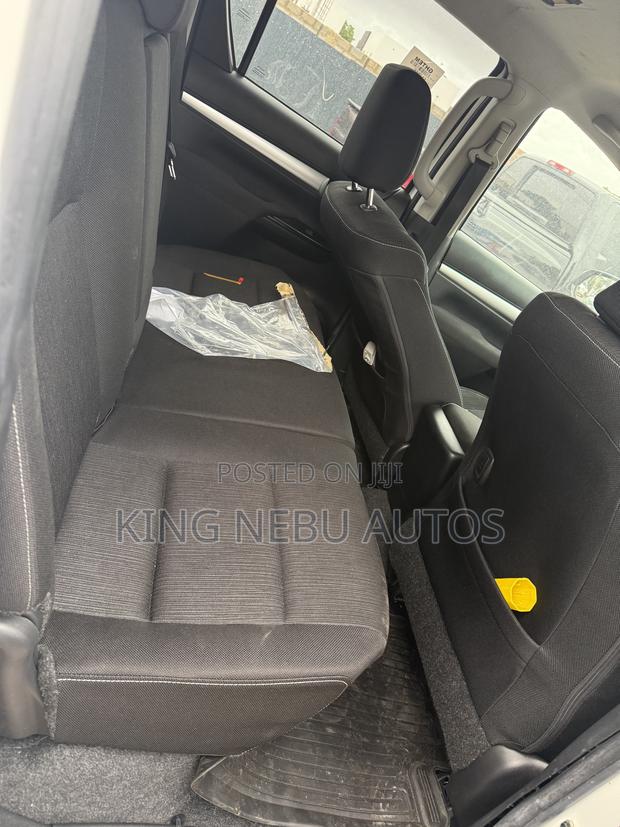 Toyota Hilux Rugged X 4x4 2019 White