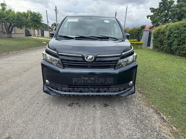 Toyota Voxy 2015 Black
