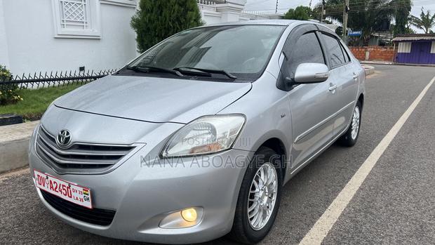 Toyota Yaris 2011 Silver