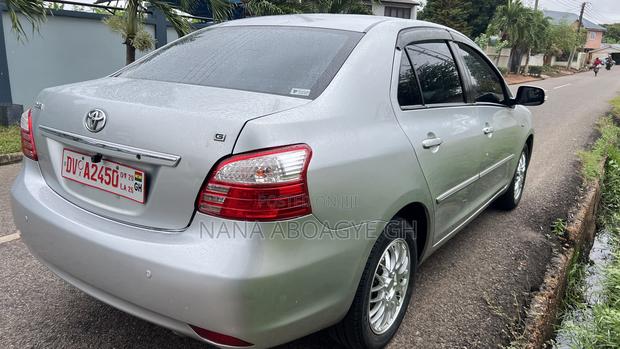 Toyota Yaris 2011 Silver