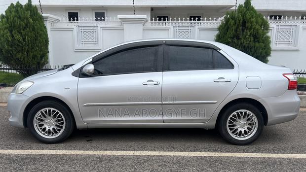 Toyota Yaris 2011 Silver
