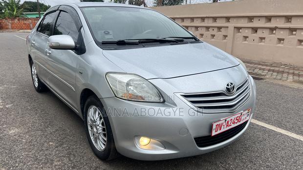 Toyota Yaris 2011 Silver