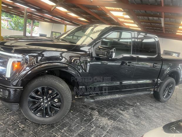 Ford F-150 LARIAT 4WD SuperCrew 6.5' Box 2025 Black