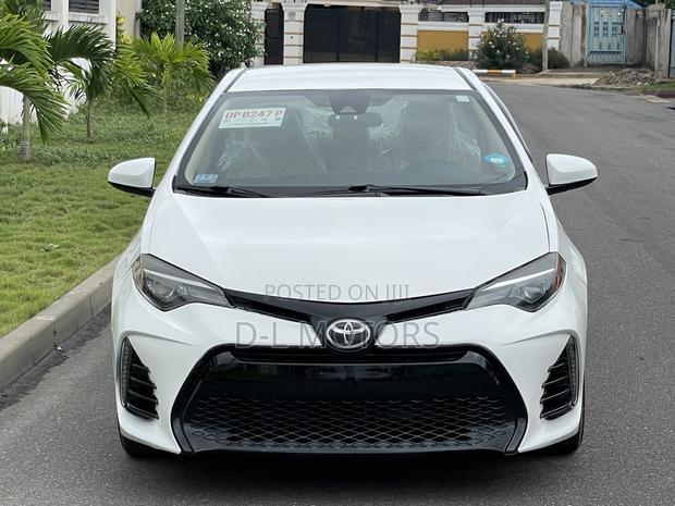 Toyota Corolla LE (1.8L 4cyl 2A) 2018 White
