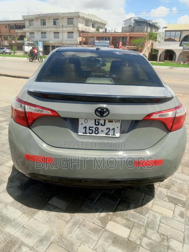 Toyota Corolla LE ECO Premium (1.8L 4cyl CVT) 2016 Gray