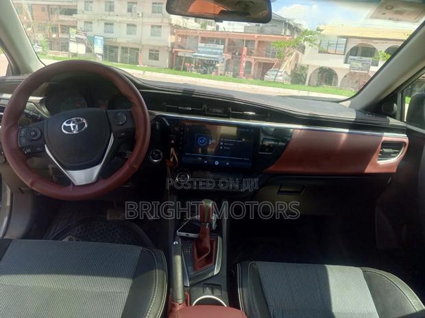 Toyota Corolla LE ECO Premium (1.8L 4cyl CVT) 2016 Gray