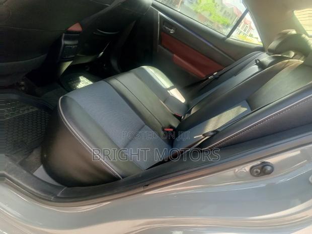 Toyota Corolla LE ECO Premium (1.8L 4cyl CVT) 2016 Gray