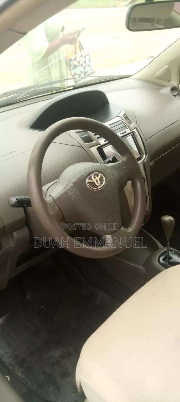 Toyota Vitz 1.3 AWD 5dr 2010 Silver