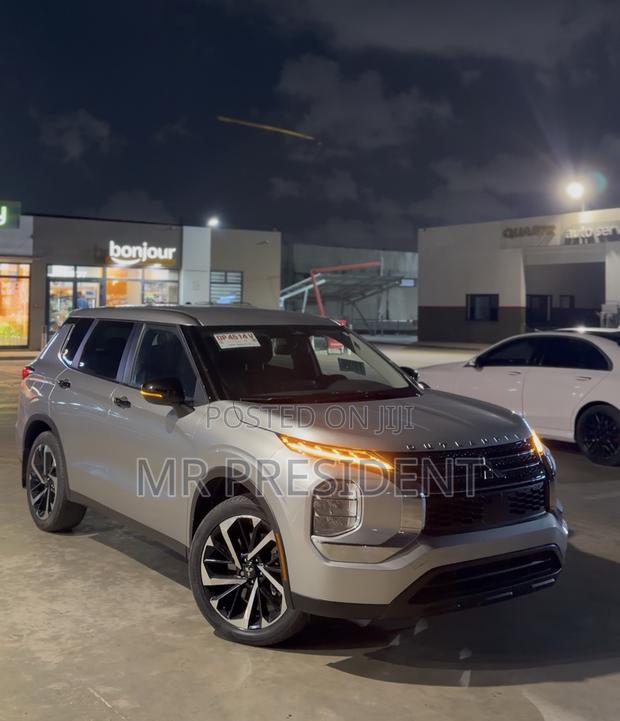 Mitsubishi Outlander 2022 Gray