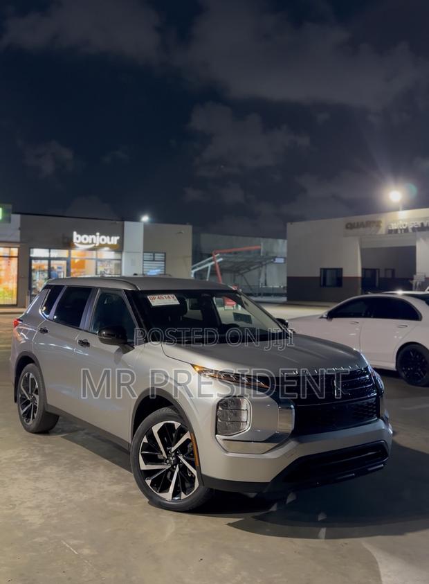 Mitsubishi Outlander 2022 Gray