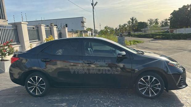 Toyota Corolla XSE 4dr Sedan (1.8L 4cyl CVT) 2017 Black