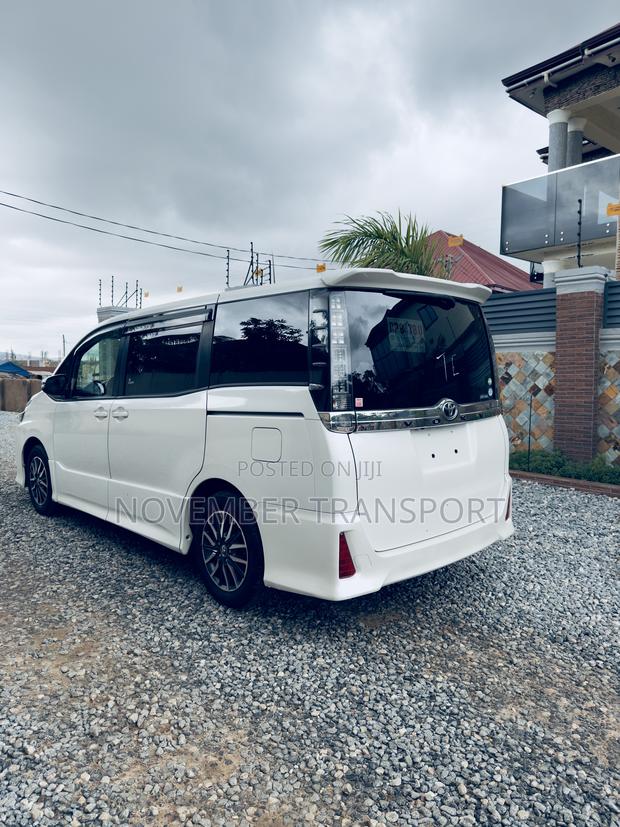 Toyota Voxy SV Premium 2014 White